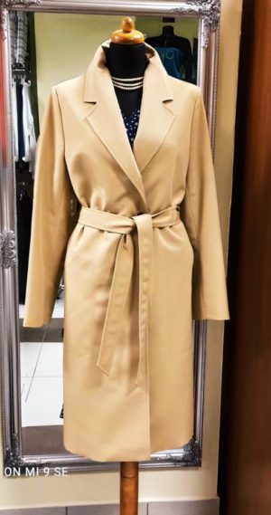 PŁASZCZ PROCHOWIEC CAMELOWY Z ROZPORKAMI PO BOKACH Szulist