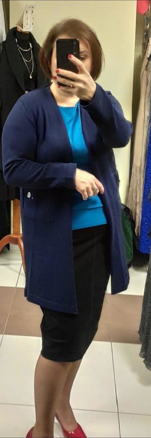 Dzianinowy wiosenny płaszcz granatowy