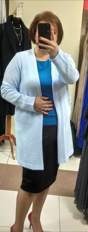 Dzianinowy wiosenny płaszcz błękitny