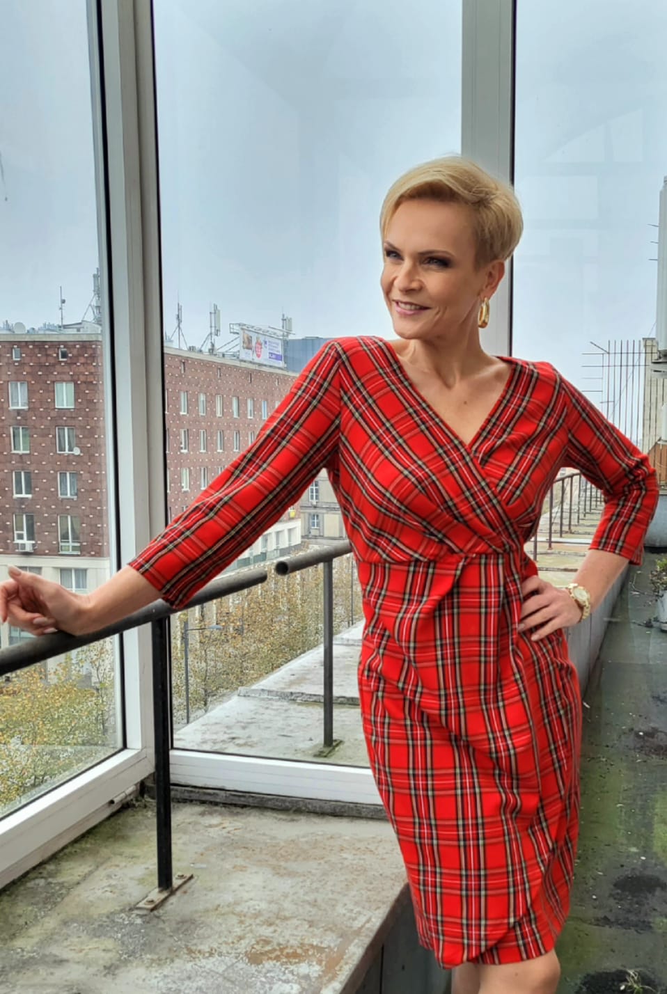 Czerwona Sukienka w kratkę Aida Kaskada - obrazek 5