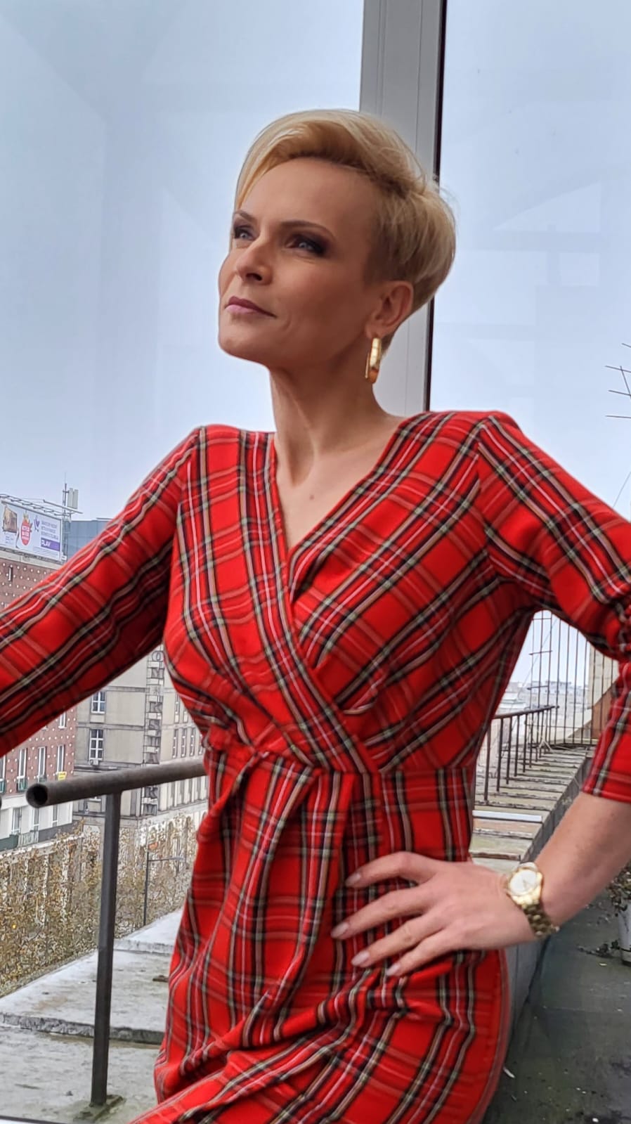 Czerwona Sukienka w kratkę Aida Kaskada - obrazek 3
