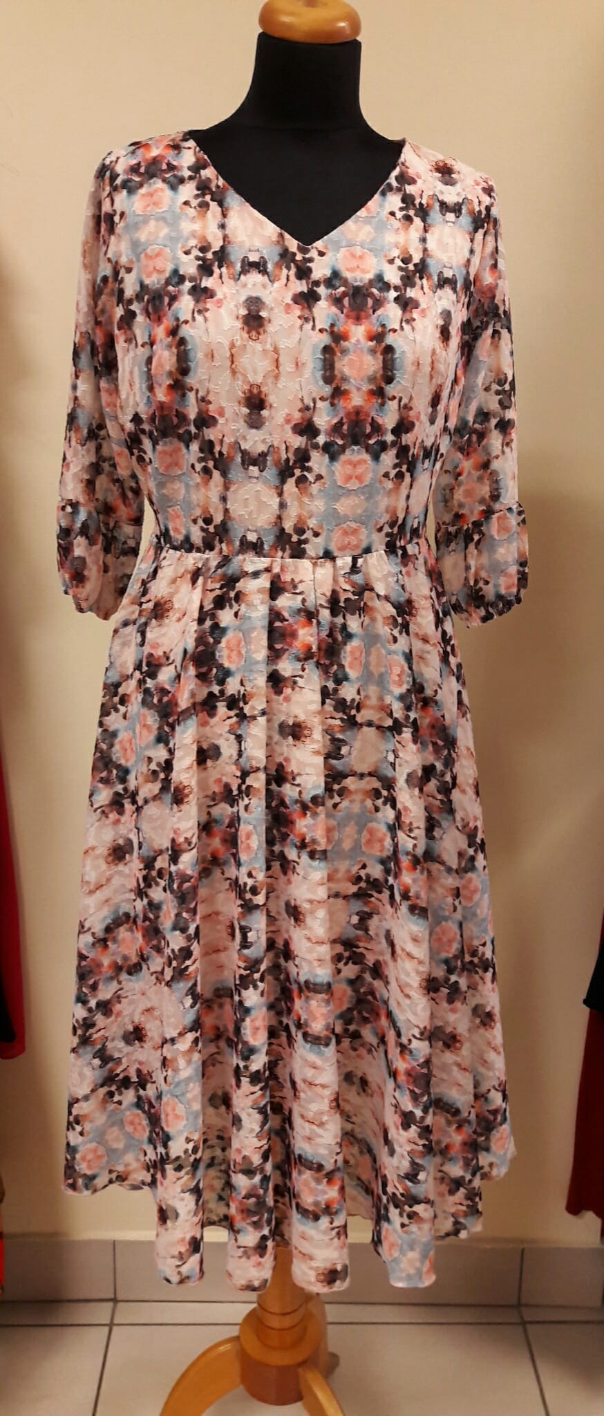Sukienka Texa beżowa Midori Feminine Fashion - obrazek 3