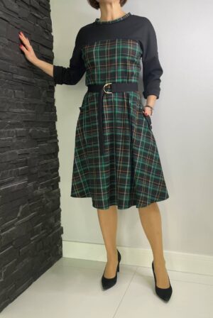 Rozkloszowana sukienka w kratę Deni Midori Feminine Fashion