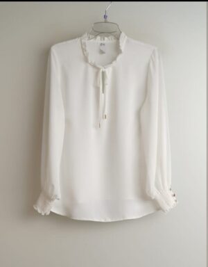 Biała bluzka z ozdobnymi mankietami, z wiązaniem, falbanką.