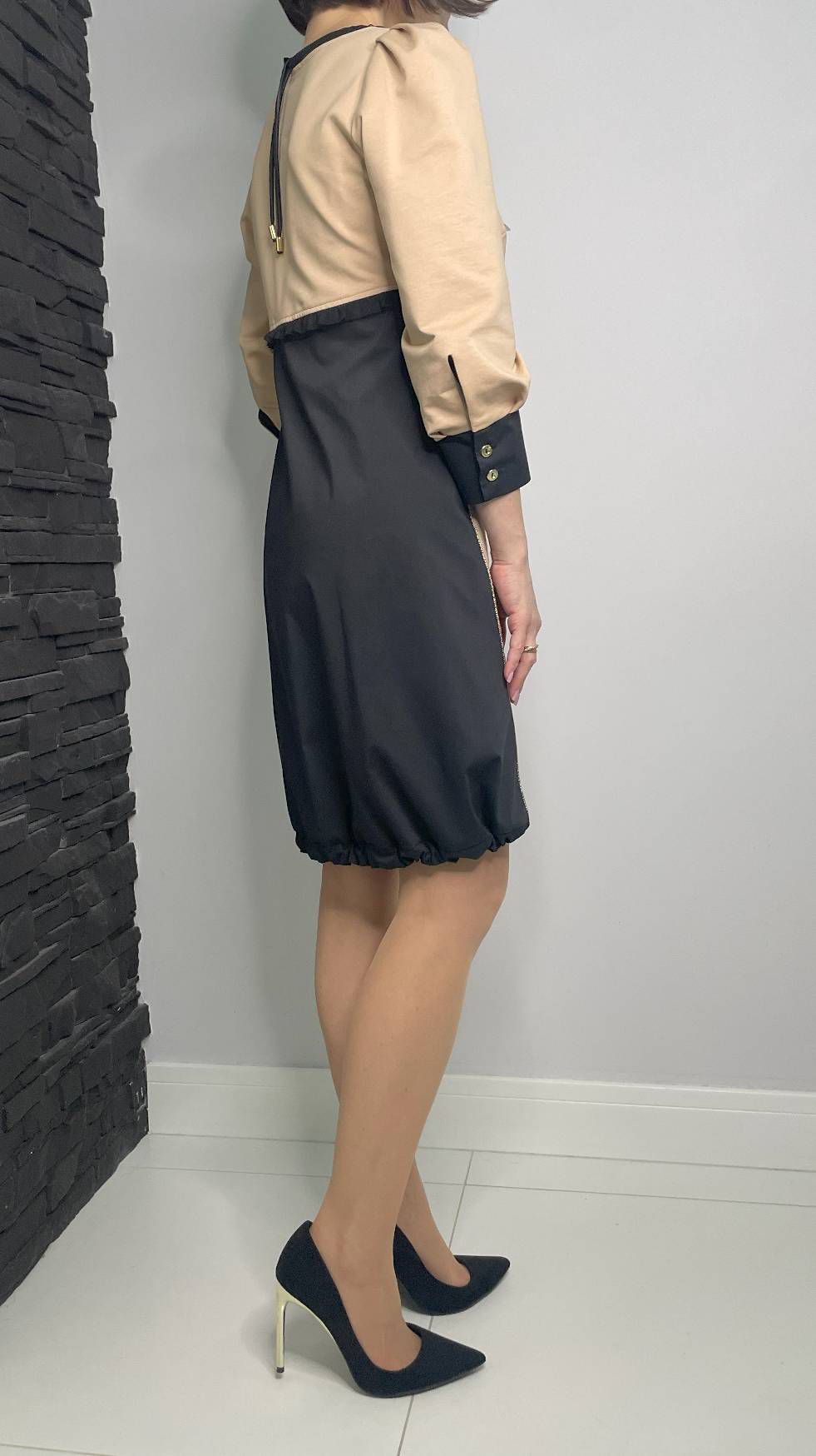 Sukienka kokarda beżowa Midori Feminine fashion - obrazek 2