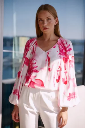 Biała bluzka z szerokimi rękawami Ezuri