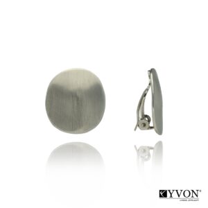 Klipsyw kolorze srebrnym, metaloplastyka Yvon