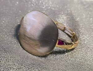 Bransoletka w kolorze złotym, metaloplastyka Yvon