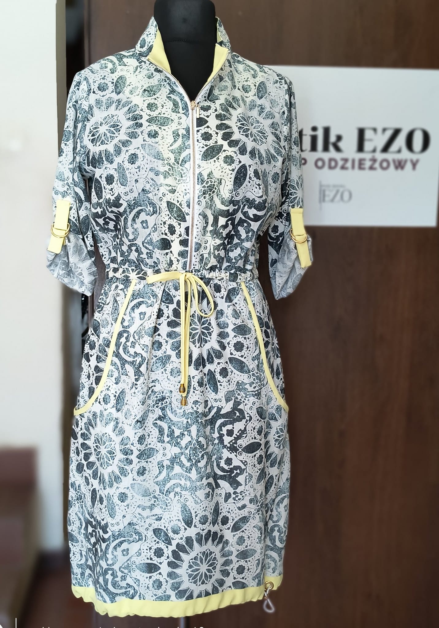 Sukienka Ilonka biało szałwiowa Midori Feminine Fashion - obrazek 2