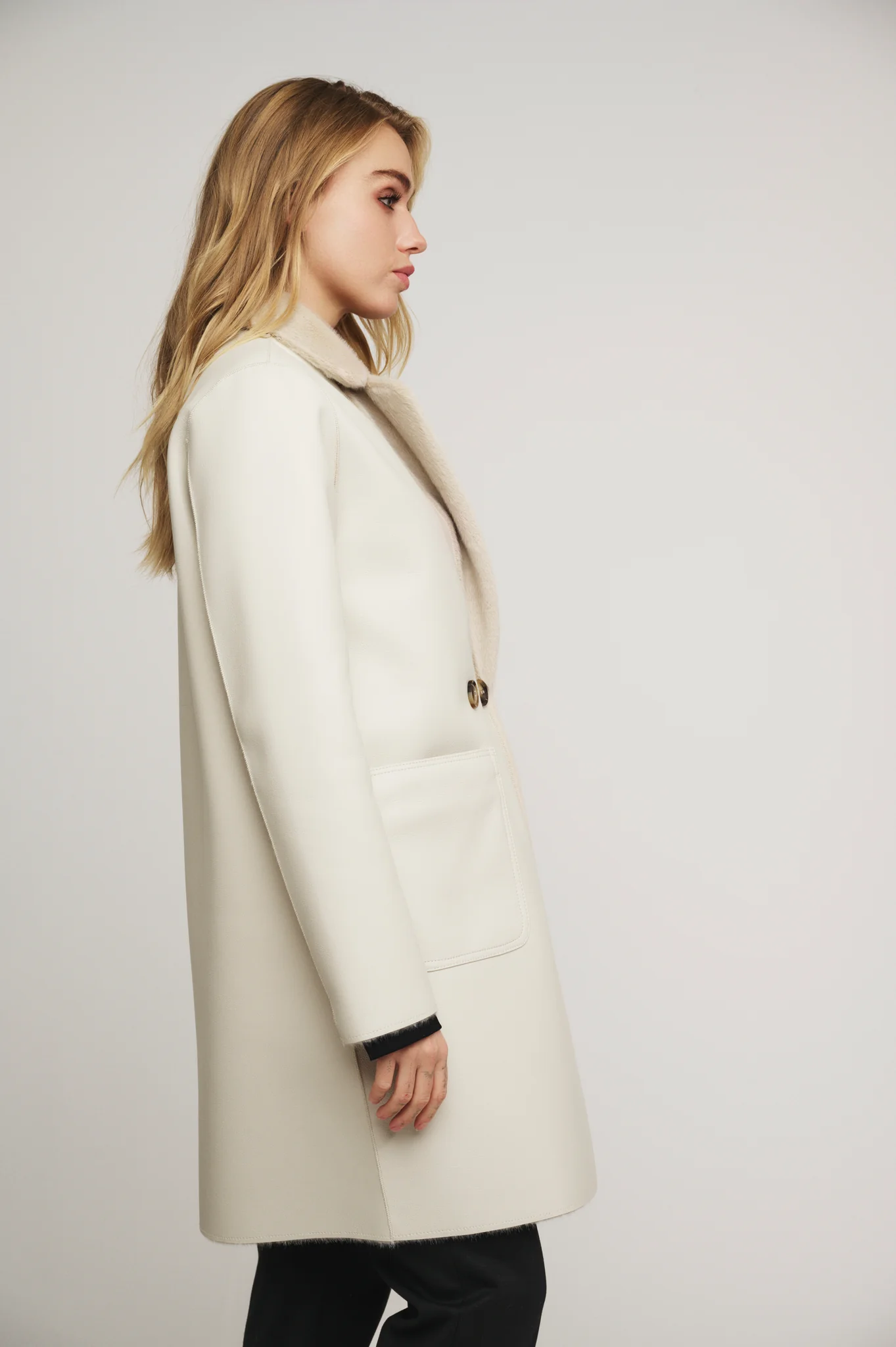 Dwustronny płaszcz damski Ivon w kolorze kremowym RINO & PELLE - obrazek 3