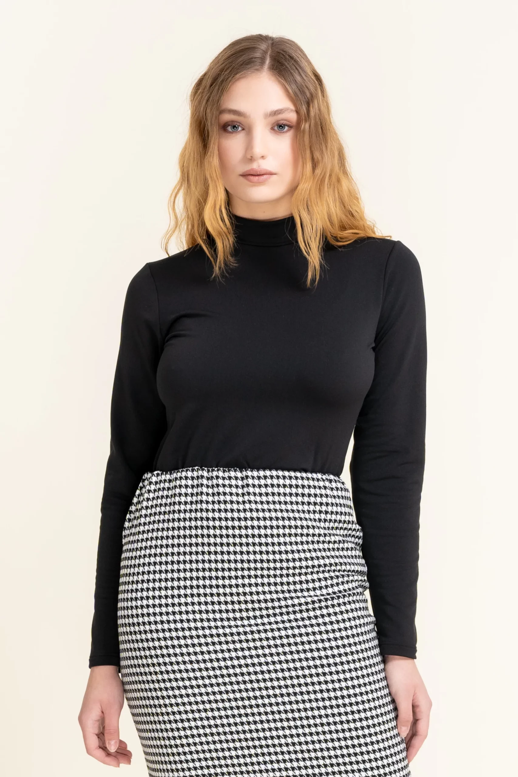 Czarna bluzka z golfem - TORM I Cotton Club - obrazek 3