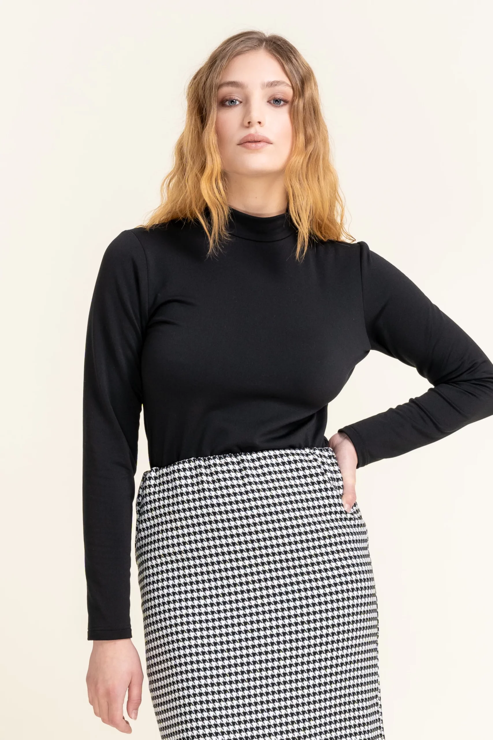 Czarna bluzka z golfem - TORM I Cotton Club - obrazek 4