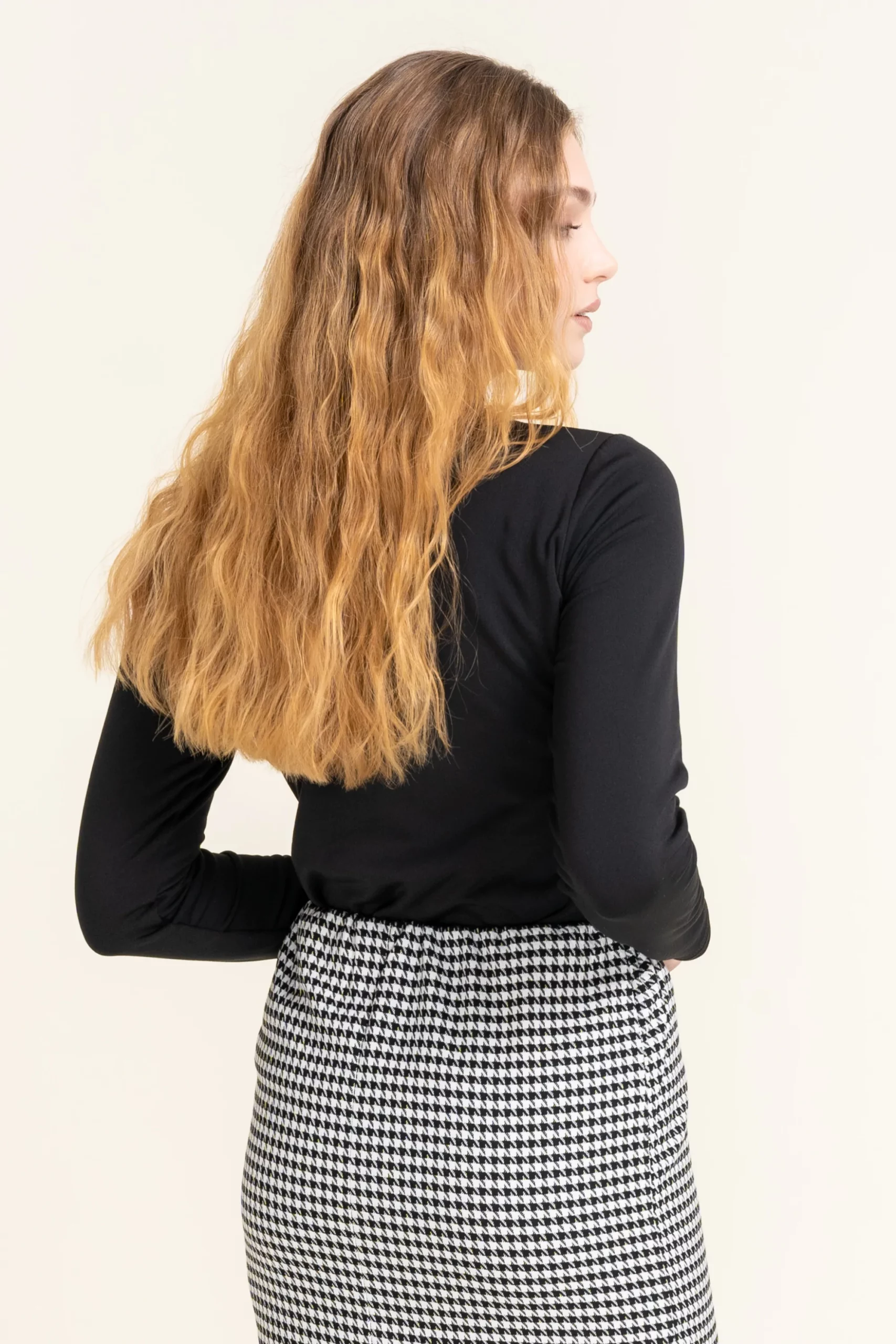 Czarna bluzka z golfem - TORM I Cotton Club - obrazek 2