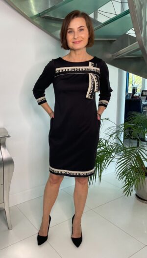 Sukienka Cocolina Czarna z taśmą Midori Feminine Fashion