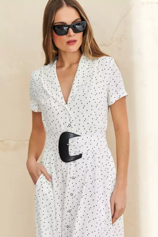 Elegancka niebieska sukienka w granatowe grochy Ezuri - obrazek 10