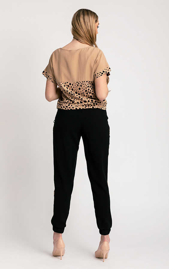 Beżowa bluzka ze zwierzęcym motywem Kaskada Fashion - obrazek 4
