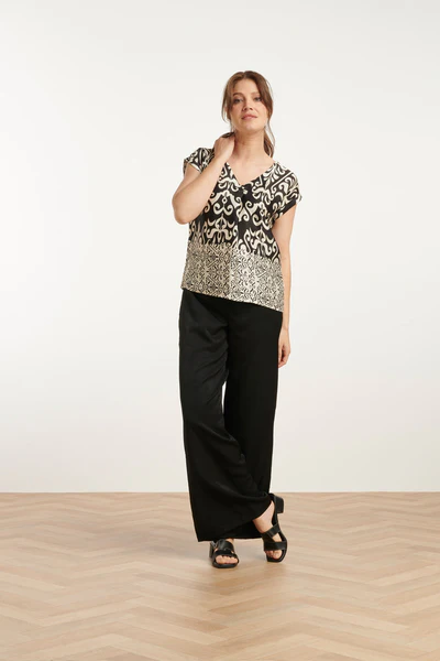 Top z satyny z nadrukiem ornamentowym | Offwhite-Black Smashed lemon - obrazek 5