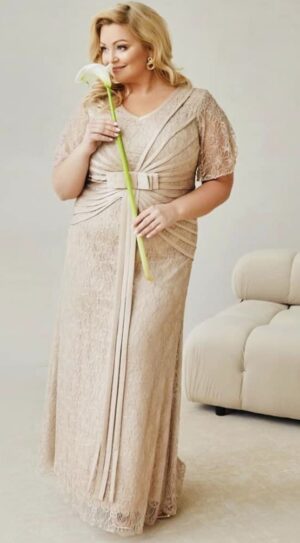 Szykowna Złota Koronkowa suknia z wyszczuplającymi aplikacjami.