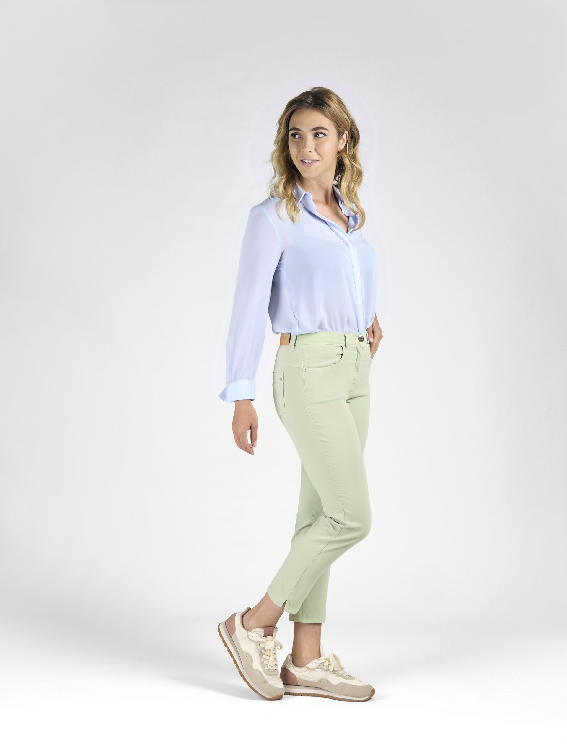 Miętowe spodnie Amanda Lattementa marki East Drive- IBER