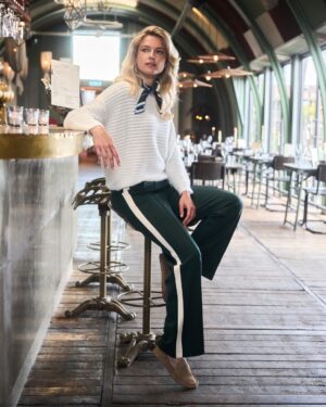 Ażurowy sweter  Fluffy Ajour Sweater Ecru Red Button.