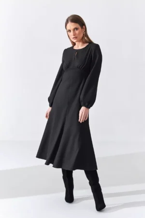 Czarna elegancka sukienka midi Ezuri