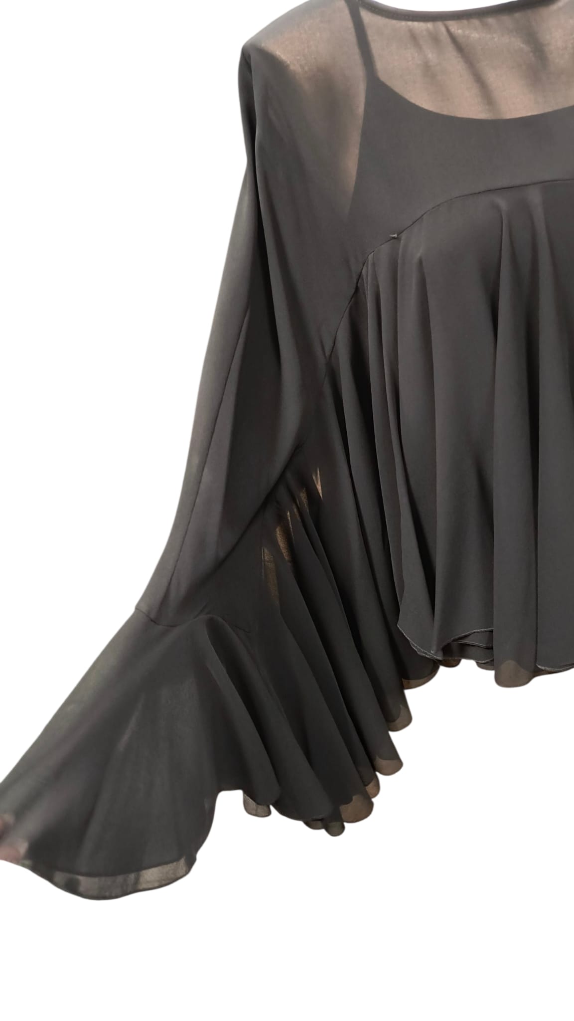 Czarna bluzka z długim spektakularnym rękawem EZURI - obrazek 5