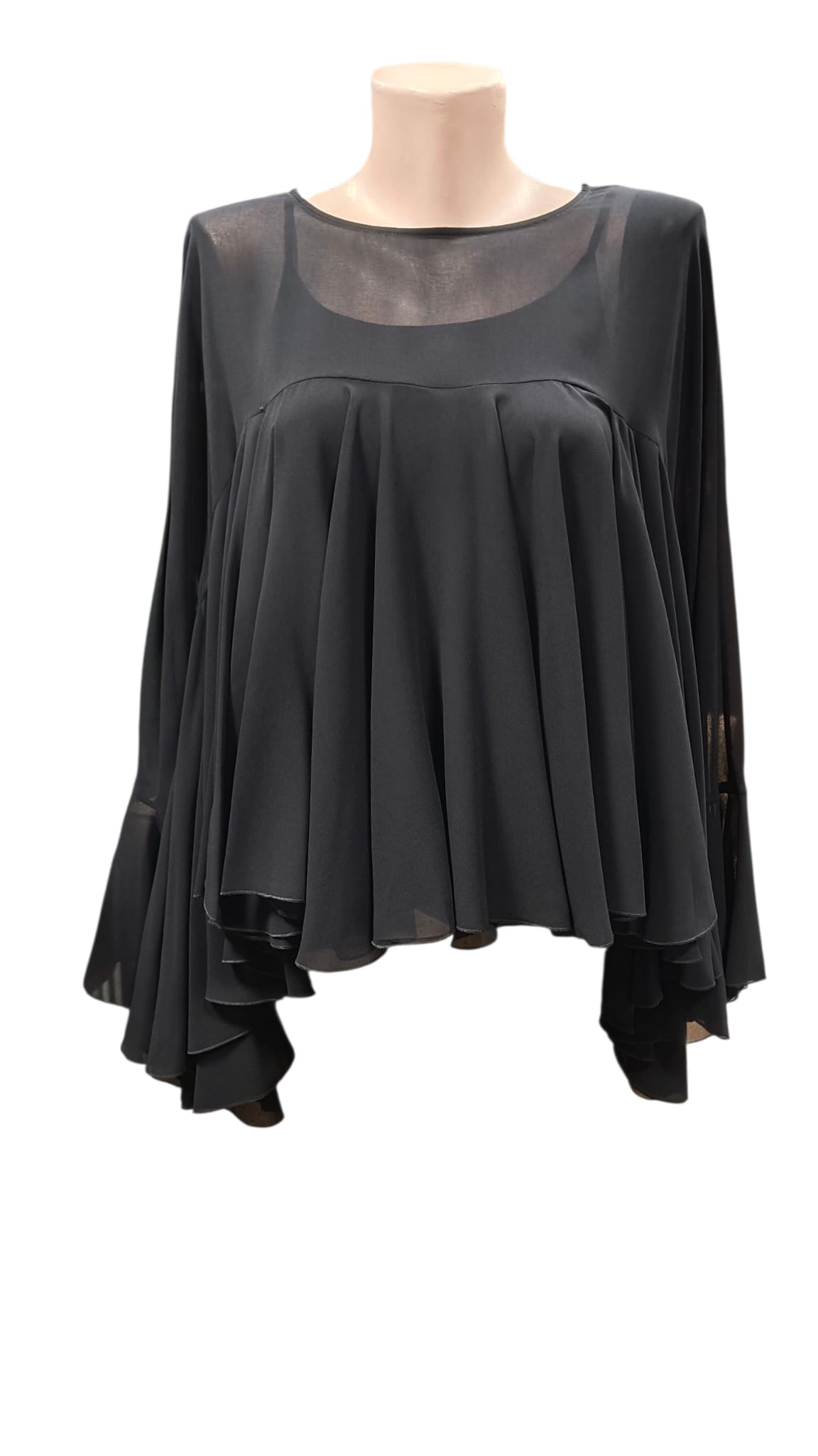 Czarna bluzka z długim spektakularnym rękawem EZURI - obrazek 4