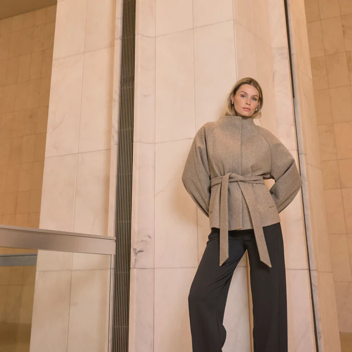 Krótki wiązany płaszcz damski Cornelia Toffi Rino&Pelle - obrazek 9