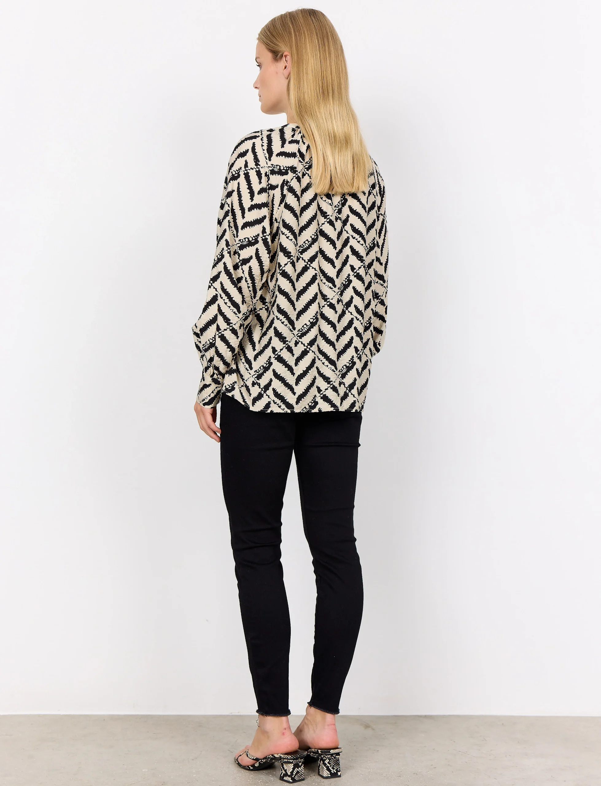 Czarno beżowa bluzka SC-INAROSE 2 Soyaconcept - obrazek 4