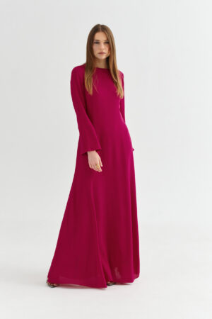 Długa elegancka sukienka w kolorze amarantowym z długim rękawem