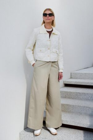 Pikowana kurtka FÉRIA w kolorze kremowym