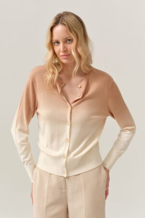 Sweter FÉRIA z efektem ombre w odcieniach beżu.