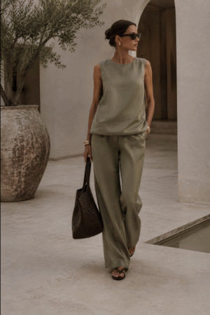 Komplet khaki – elegancki, stylowy na różne okazje (bluzka + spodnie )