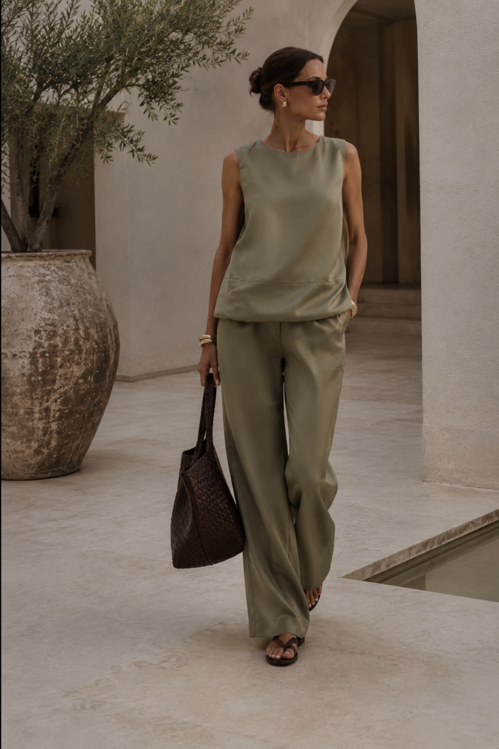 Komplet khaki – elegancki, stylowy na różne okazje (bluzka + spodnie )