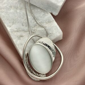 Naszyjnik ENCANTO Silver – kwarc mleczny w srebrnej oprawie Yvon